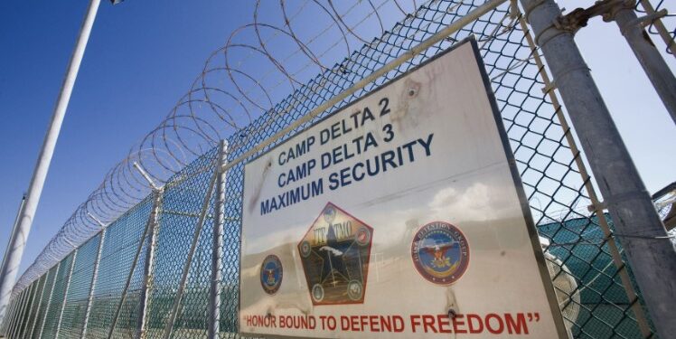 Estados Unidos inició con el traslado de migrantes a Guantánamo
