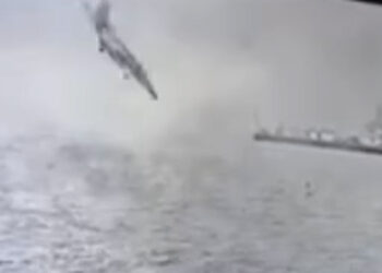 Un avión militar se estrelló en la Bahía de San Diego