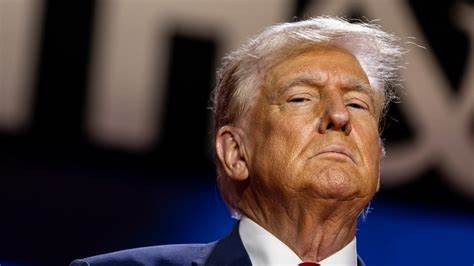 Trump exige destitución de juez que bloqueó deportaciones de presuntos pandilleros