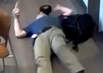 Captan a hombre fingiendo caída con hielo para demandar a empresa