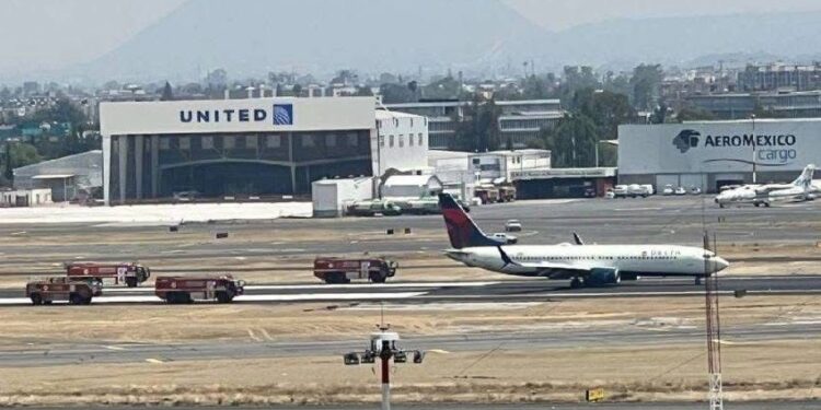 Avión de Delta Airlines aterriza de emergencia en el Aeropuerto Internacional de la Ciudad de México tras falla técnica