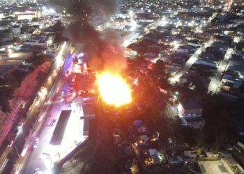 Incendio consume viviendas en zona irregular cerca de El Soler