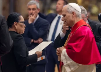 Sheinbaum envió al papa León XIV una invitación para visitar México