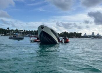 Yate Lamborghini se hunde en Miami con 32 influencers a bordo