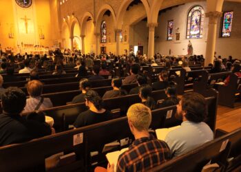 Celebran misa especial por el Día Mundial del Refugiado en San Diego