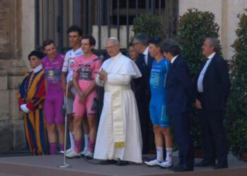 Isaac del Toro recibió la bendición papal en la última etapa del Giro de Italia