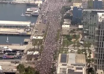 Más de 20 mil personas marchan pacíficamente en San Diego: SDPD