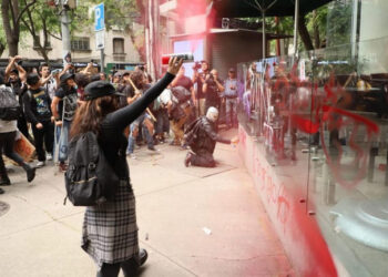Manifestación contra gentrificación en CDMX termina con destrozos y heridos