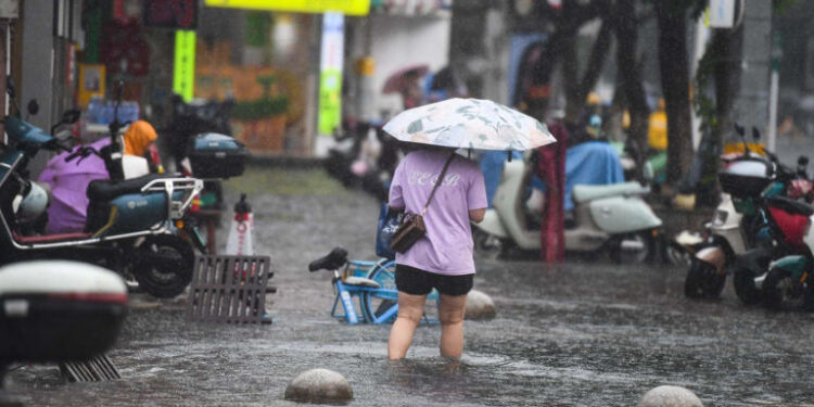 Tifón Wipha causó caos en Hong Kong