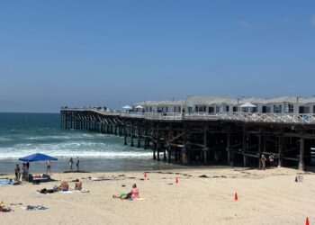 Reabren el muelle Crystal Pier en San Diego tras 18 meses de reparaciones