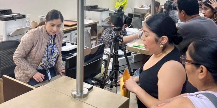 Realizaron jornada de Registros de Nacimiento y Servicios Consulares en San Diego