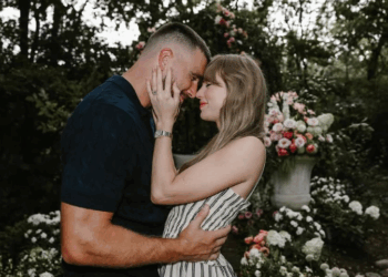 Taylor Swift y Travis Kelce anuncian su compromiso