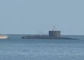 Sorprende submarino chileno en bahía de Banderas