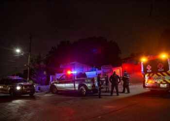 Asesinan a mujer frente a su hijo en Tijuana
