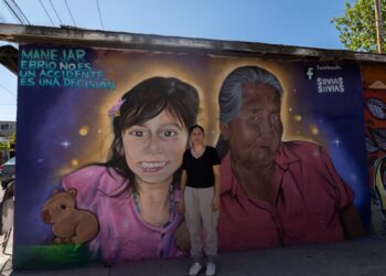 Mural en Valle Verde honra a Silvia Yáñez y a su nieta tras atropello
