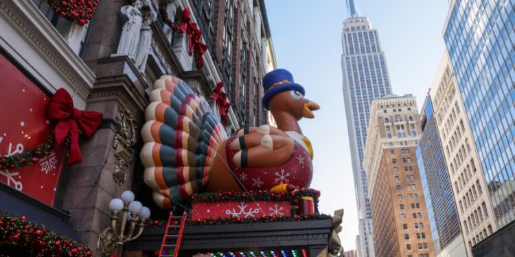 Macy’s inició la temporada navideña con desfile histórico en Nueva York
