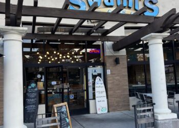 Restaurantes locales acuerdan pagar $650,000 en una demanda por acoso sexual