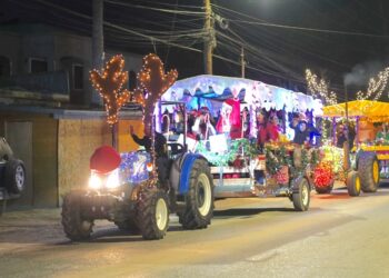 Valle de Guadalupe inauguró la temporada con desfile navideño