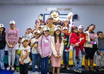 Pacientes del hospital infantil de las californias celebran con visita navideña sorpresa