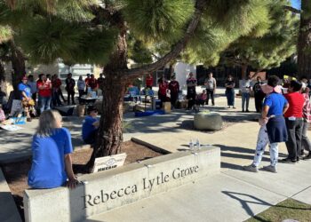 Estallan en huelga maestros de Preuss UCSD tras casi dos años sin acuerdo laboral
