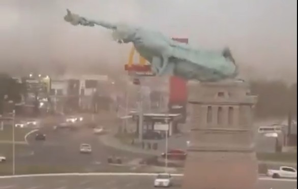 Réplica de la Estatua de la Libertad colapsó por fuertes vientos en Brasil
