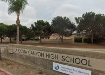 Profesor de matemáticas de La Costa Canyon School fue detenido por posesión de material de abuso infantil