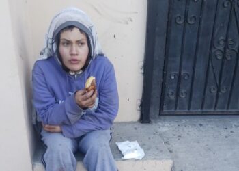 Buscan familia de joven de 18 años deportada de Oceanside a Tijuana