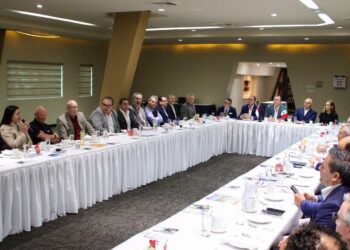 Gobierno municipal dialoga con líderes del sector industrial