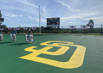 El campo de béisbol accesible del condado reabre sus puertas como Padres Park