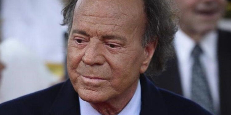 España investiga acusaciones de abuso sexual contra Julio Iglesias