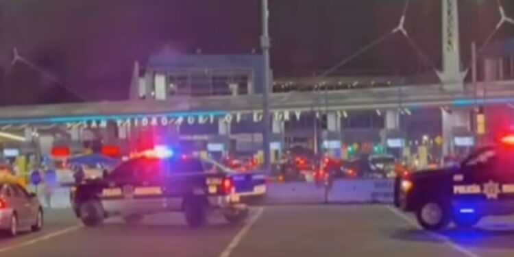 Persecución en Tijuana termina en la garita de San Ysidro; detienen a conductor con arma