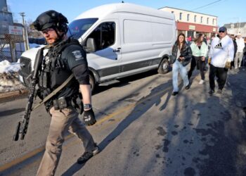 Tiroteo en pista de hockey deja varios heridos en Rhode Island