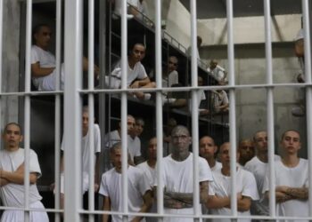 El Salvador aprueba cadena perpetua para homicidas, violadores y terroristas