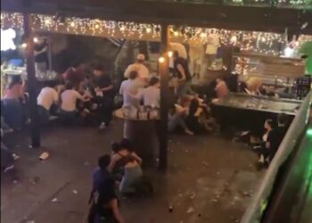 FBI investiga tiroteo en bar de Texas como posible acto terrorista