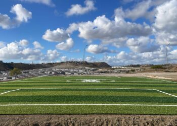 Avanza instalación de pasto sintético en unidades deportivas de Tijuana