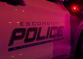 Sospechoso de apuñalamiento es hallado sin vida en canal de Escondido