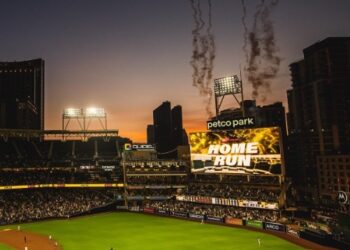 Petco Park estalla en en celebración tras cuadrangular de Manny Machado