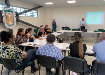 Capacitan a periodistas