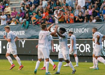 Jugadores del San Diego Loyal festejando el triunfo en casa.