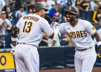 Manny Machado y Jurickson Profar festejan el cuadrangular del de Curacao para abrir el juego ante Mets.