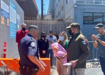 DIF e INM entregan a bebé estadounidense en garita de San Ysidro