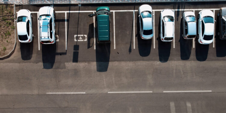 Extienden programa de estacionamientos seguros para personas sin hogar