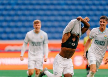 Thomas Amang festejando el gol del empate ante Red Bulls II