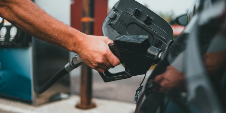 Precio promedio de gasolina en San Diego disminuye por decimosexto día consecutivo, sin embargo nuevo aumento de impuesto en el galón entra este viernes