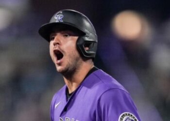 José Iglesias celebrando su cuadrangular ante Padres.