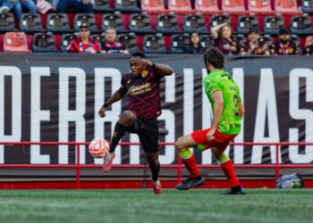 Xolos se quedó con un hombre menos ante Bravos desde el primer tiempo.