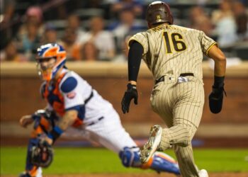 Nomar Mazara anotando ante los Mets el domingo por la noche.
