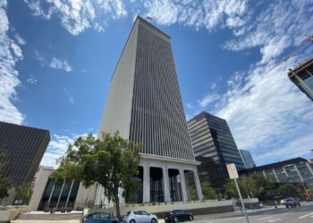 El Concejo Municipal Aprueba Acuerdo Legal en 101 Ash Street y Civic Center Plaza