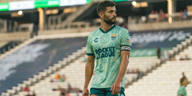 Alejandro Guido durante la derrota del Loyal en Birmingham.