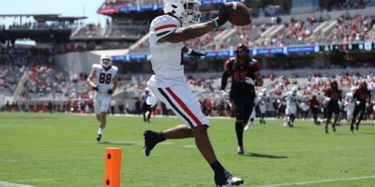 El primer touchdown en el Snapdragon Stadium le pertenece a los Arizona Wildcats.
